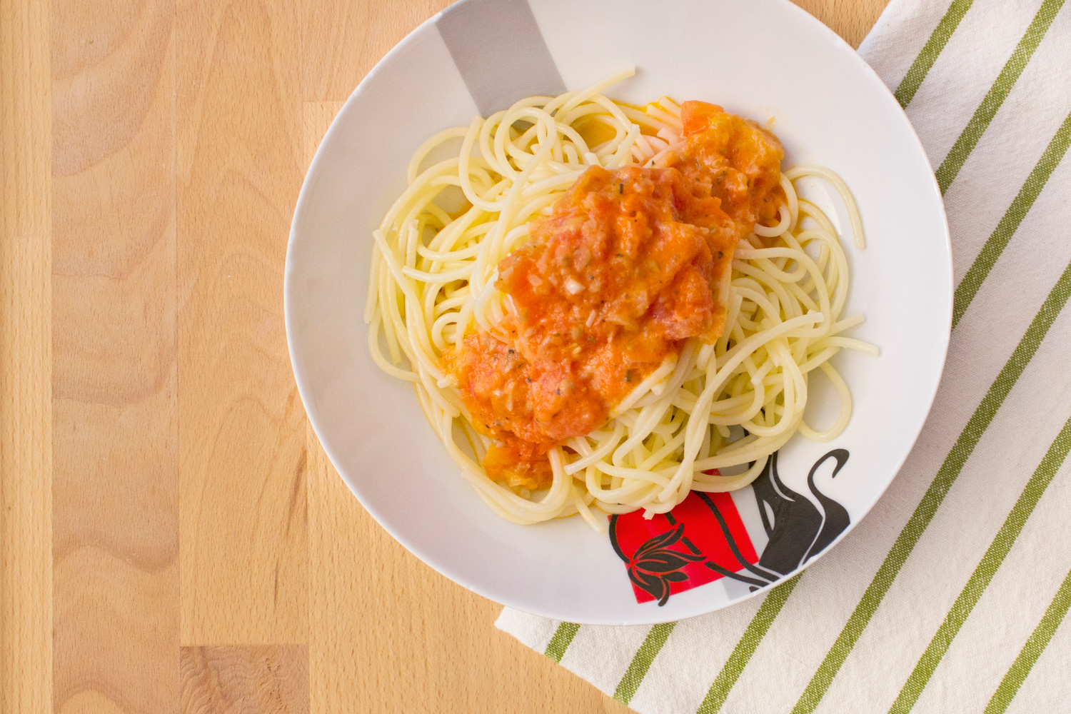 Nudeln mit Tomaten-Käse-Soße