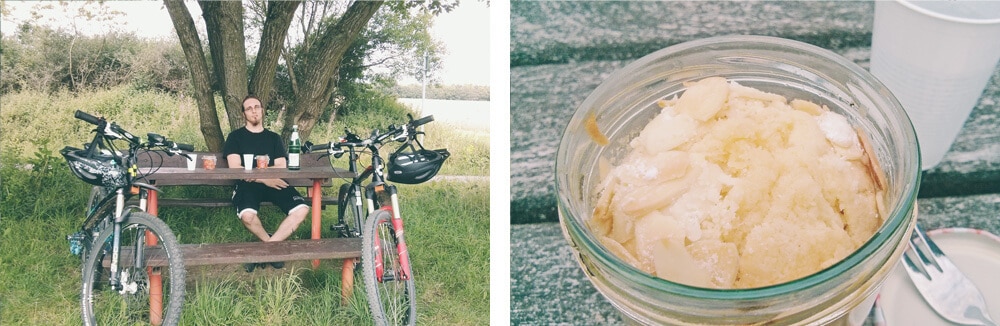 Rast mit leckerem Salat und Kuchen aus dem Glas